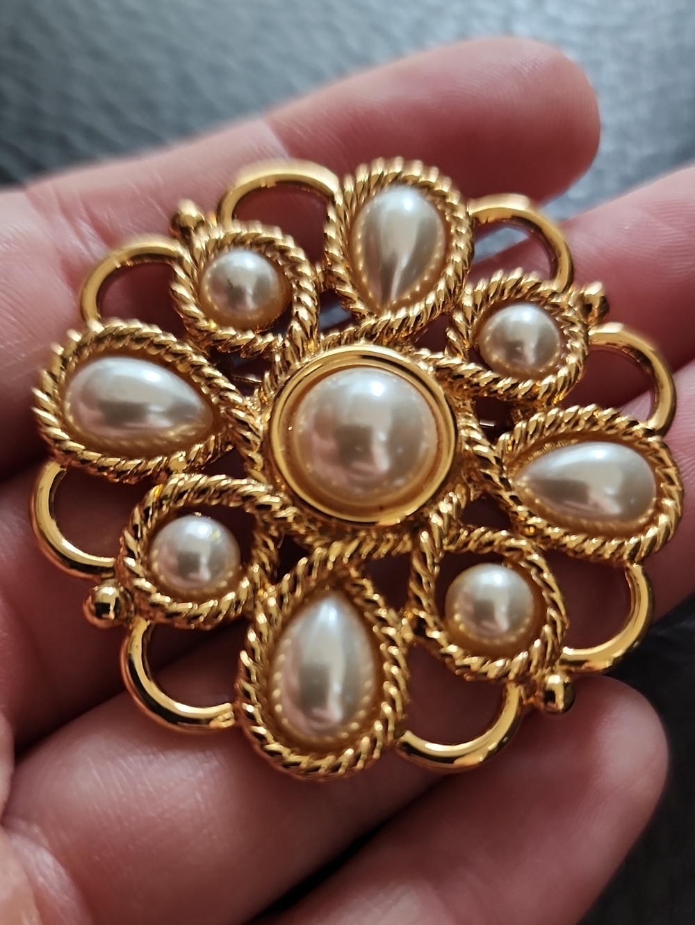 VTG Napier Gold-Tone Faux Pearl Floral Brooch - Elegant Women's Jewelry